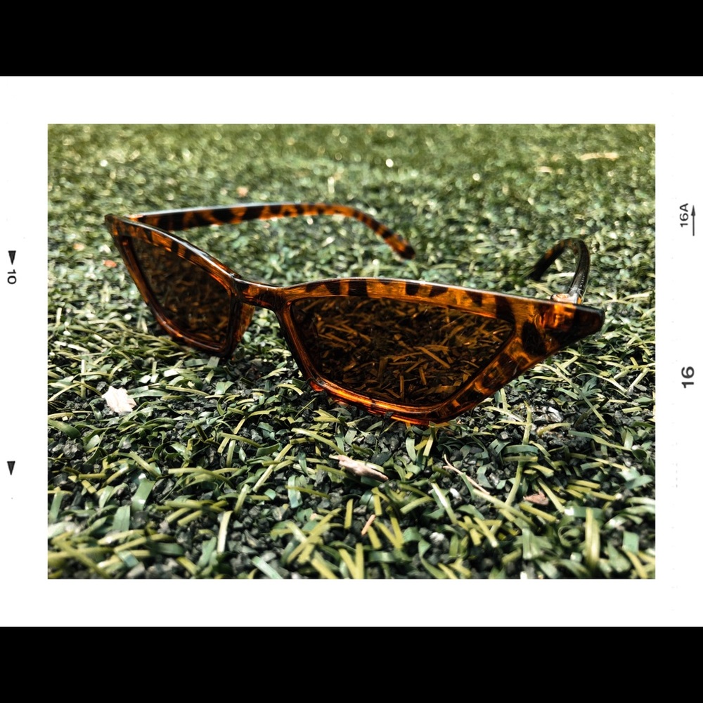 SOLD 🐆🌹 TRENDY CHEETAH CAT-EYE SUNGLASSES